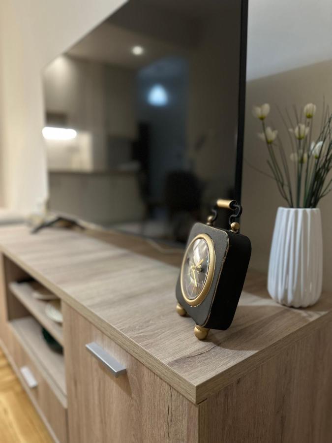 Comfort Inn Athena Bagian luar foto