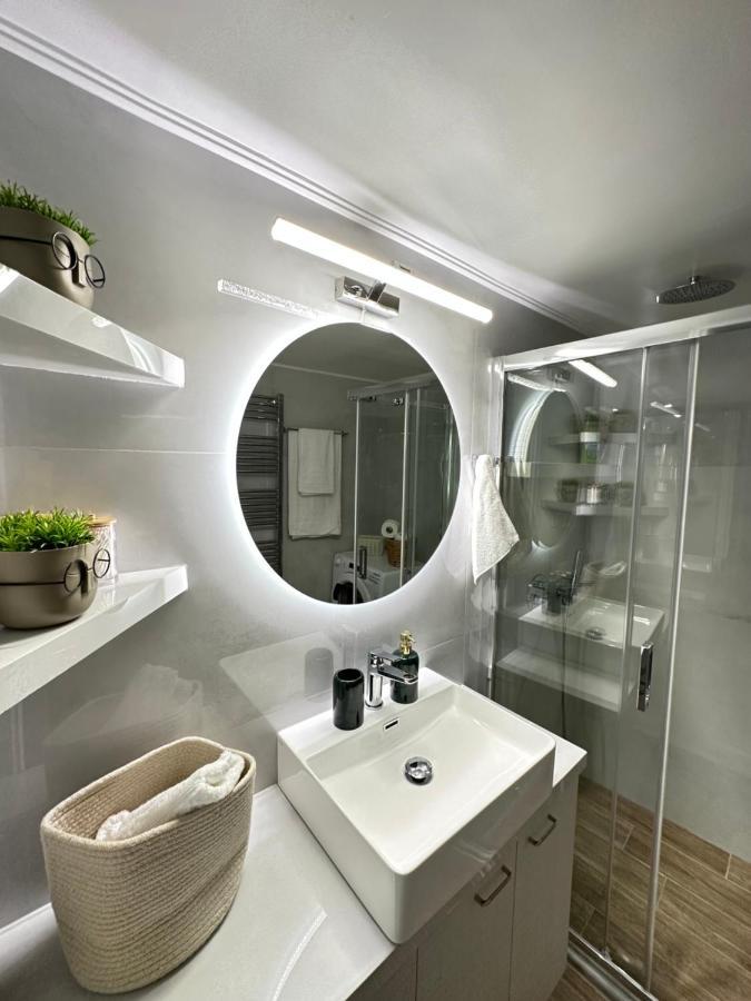 Comfort Inn Athena Bagian luar foto
