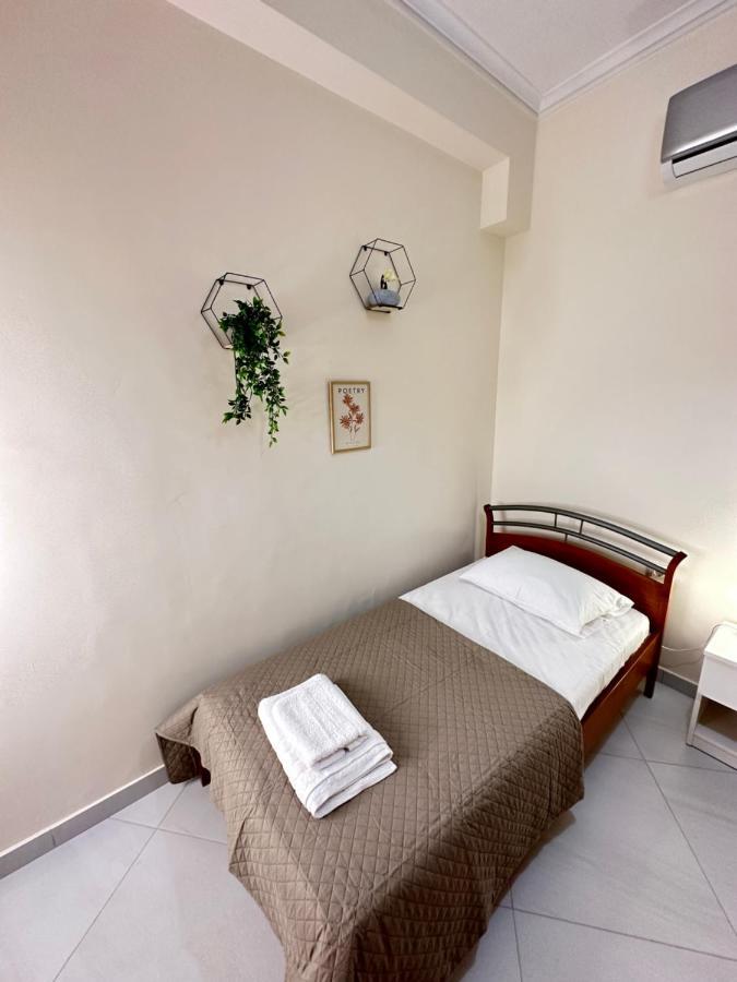 Comfort Inn Athena Bagian luar foto