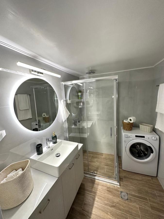Comfort Inn Athena Bagian luar foto